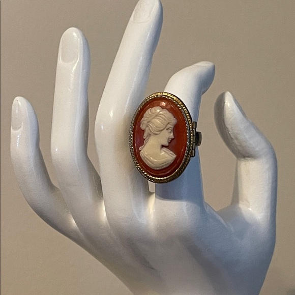 Avon Jewelry - 1970’s Avon Cameo Locket Ring